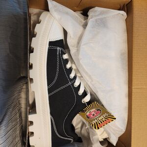 NWT Sketchers Sneakers